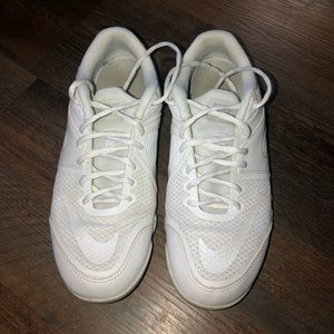 NIKE CHEER SHOES SIZE 7
